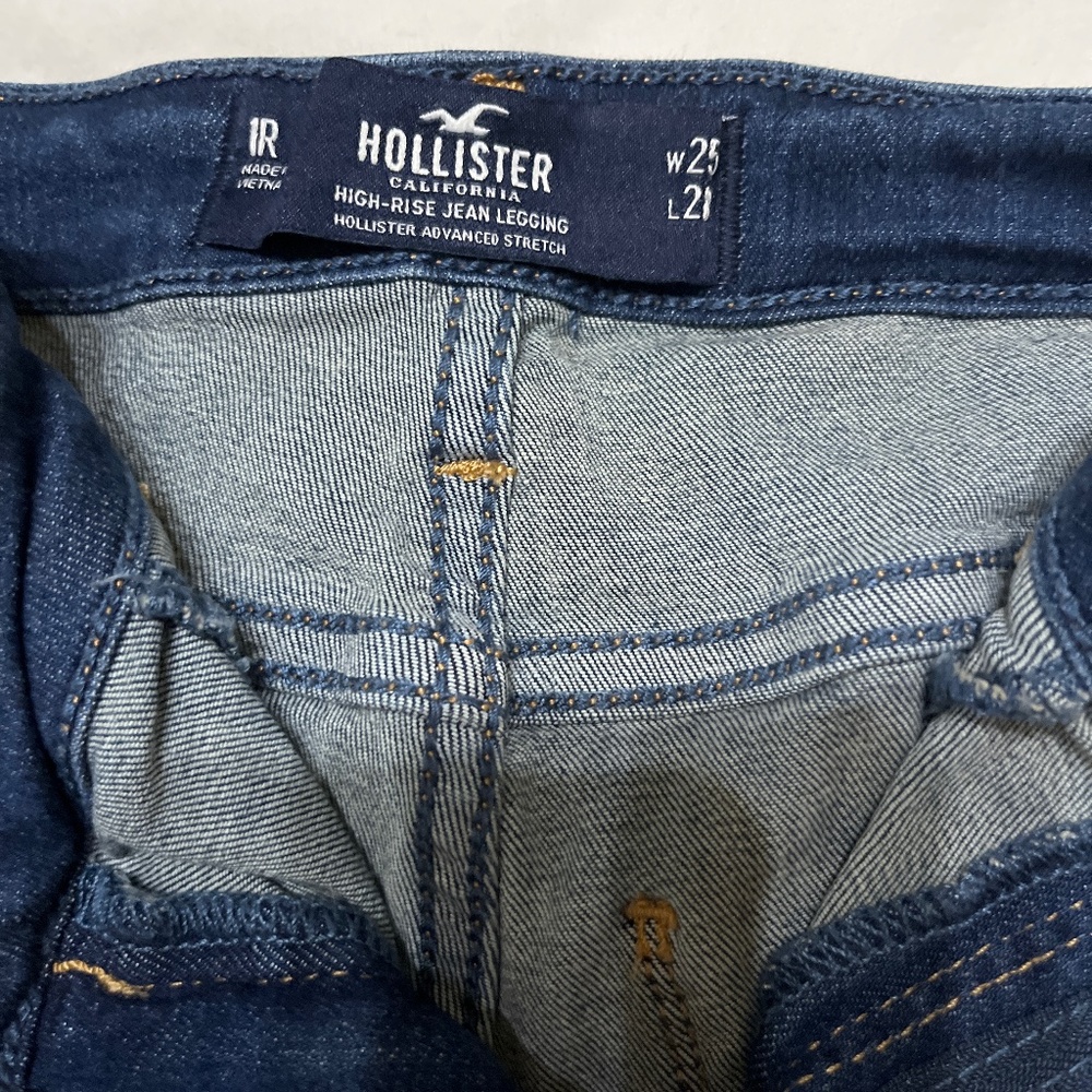 Brand new, WOT Hollister, high-rise, jean legging. Size 1R 25x28